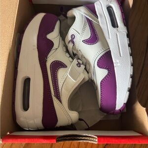 New in box Nike Air Max Easyon  Size 8c- White and Purple Sneakers
